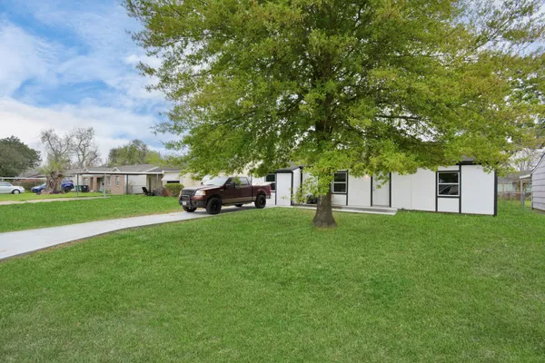 a view of a house with a back yard