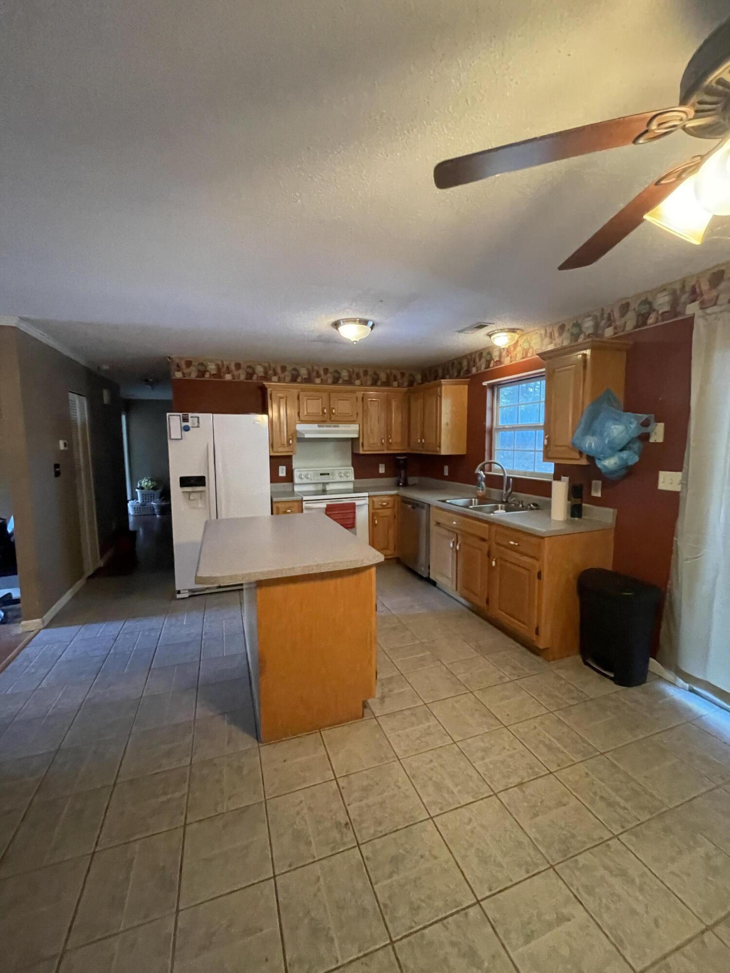 178 South Forest Road Chickamauga, GA 30707 - Photo 3 of 17 388CFA96-C103-443A-8673-3830415D67C0