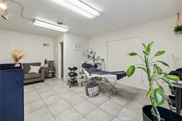 $1,999,000 | 4100 West Magnolia Boulevard, Burbank, CA 91505