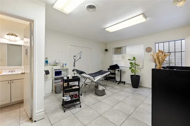 $1,999,000 | 4100 West Magnolia Boulevard, Burbank, CA 91505