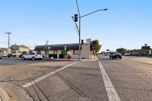 $1,999,000 | 4100 West Magnolia Boulevard, Burbank, CA 91505