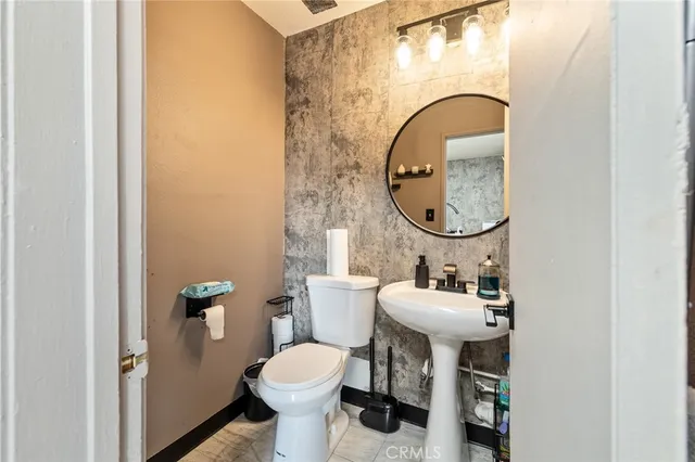 $1,999,000 | 4100 West Magnolia Boulevard, Burbank, CA 91505