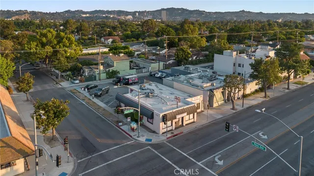 $1,999,000 | 4100 West Magnolia Boulevard, Burbank, CA 91505
