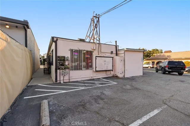 $1,999,000 | 4100 West Magnolia Boulevard, Burbank, CA 91505