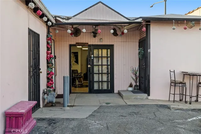 $1,999,000 | 4100 West Magnolia Boulevard, Burbank, CA 91505