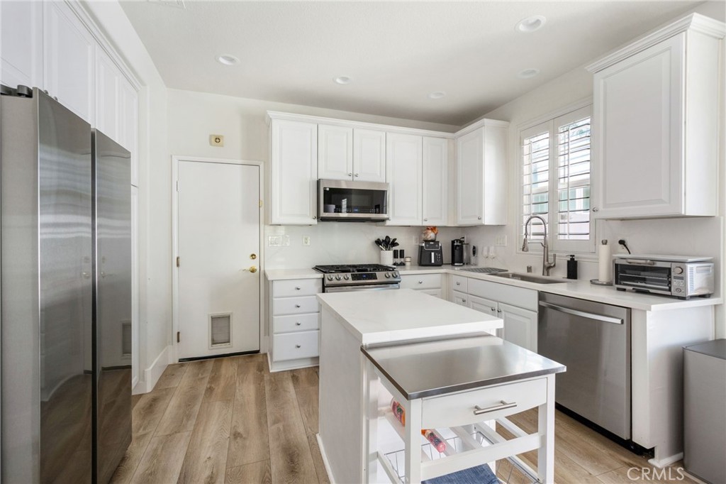 24 Thorp Spring Ladera Ranch, CA 92694 - Photo 7 of 35 Gallery Image 7