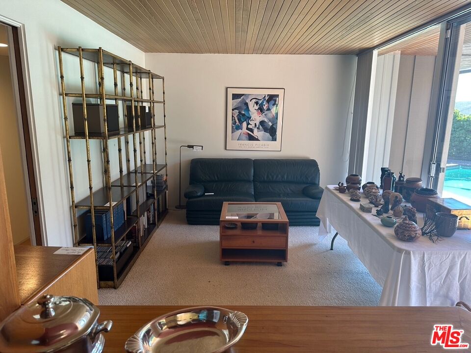 590 North Tigertail Road Los Angeles, CA 90049 - Photo 24 of 69