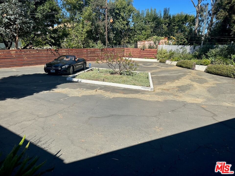 590 North Tigertail Road Los Angeles, CA 90049 - Photo 27 of 69