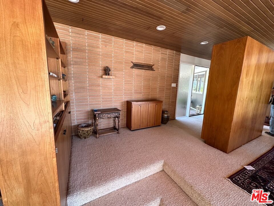590 North Tigertail Road Los Angeles, CA 90049 - Photo 7 of 69 a view of an empty room and a bathroom