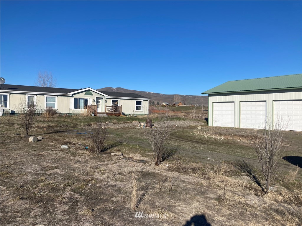 308 Bowers Road Yakima, WA 98908 - Photo 2 of 23 a view of a house with a backyard