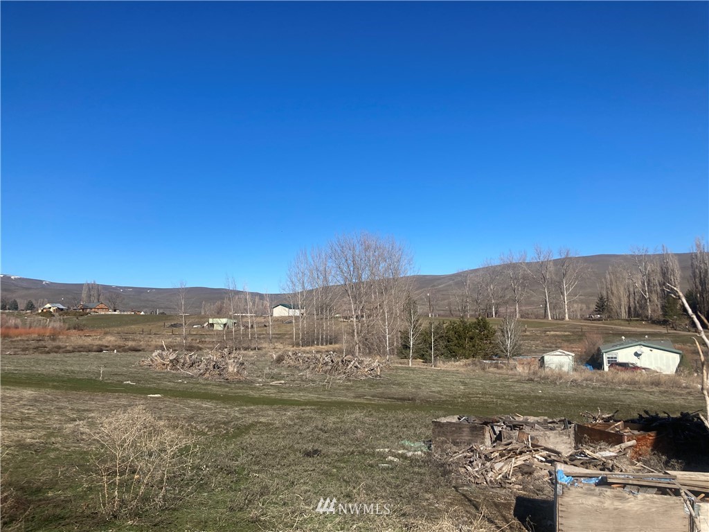 308 Bowers Road Yakima, WA 98908 - Photo 21 of 23 a view of a lake with mountains in the background