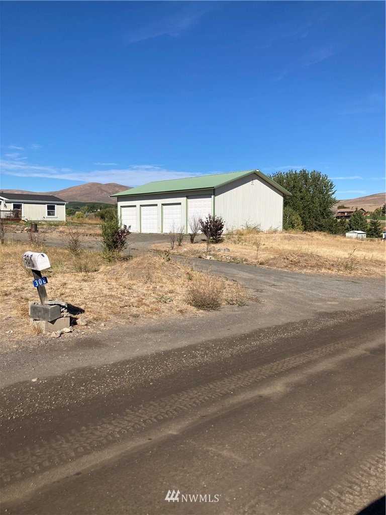 308 Bowers Road Yakima, WA 98908 - Photo 4 of 23 a view of a parking area