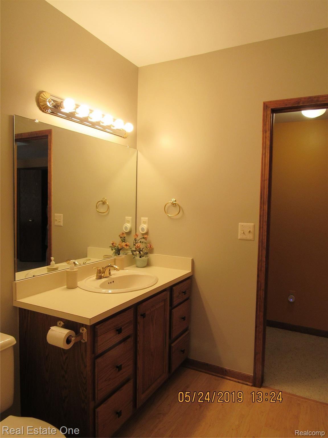 384 Nakomis Road Lake Orion, MI 48362 - Photo 55 of 77 Bedroom #4 Adjoining Full Bath