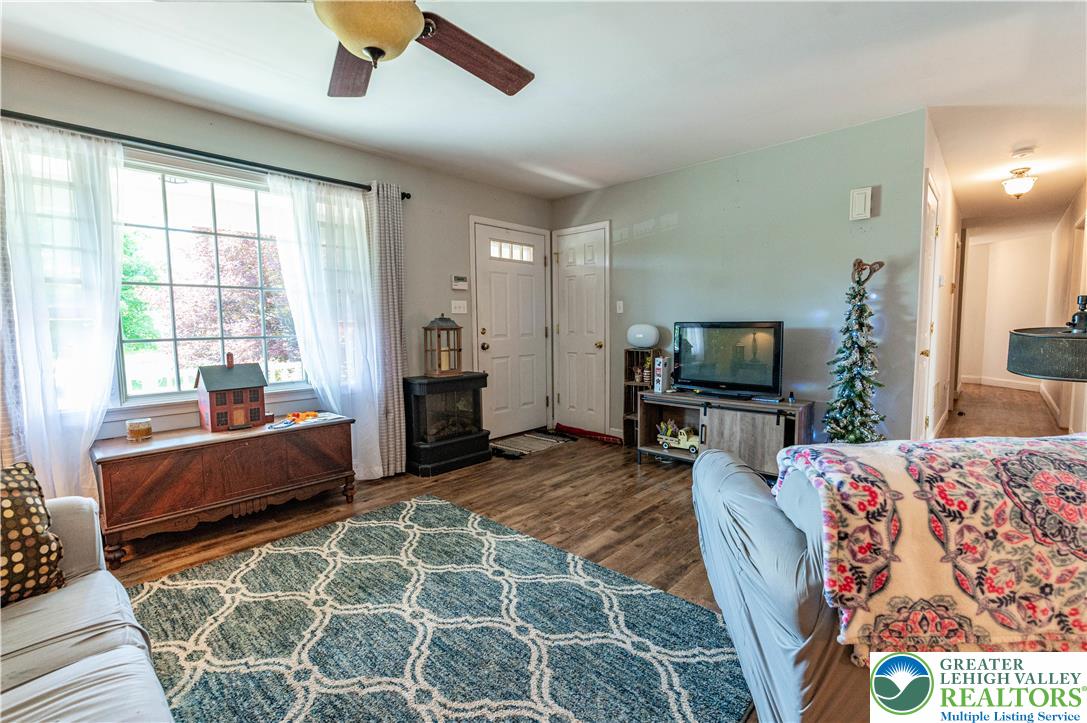 518 Bauer Road Bath, PA 18014 - Photo 3 of 59