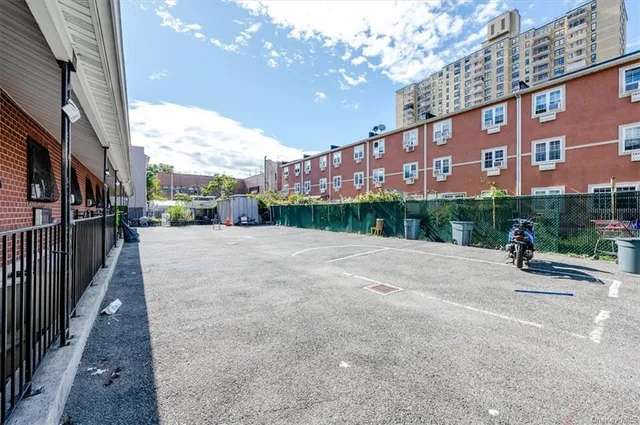 $1,200,000 | 937 Croes Avenue | Soundview