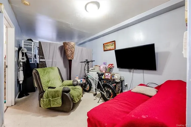 $1,200,000 | 937 Croes Avenue | Soundview