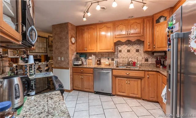 $675,000 | 41600 Texas Road, St. Robert, MO 65584