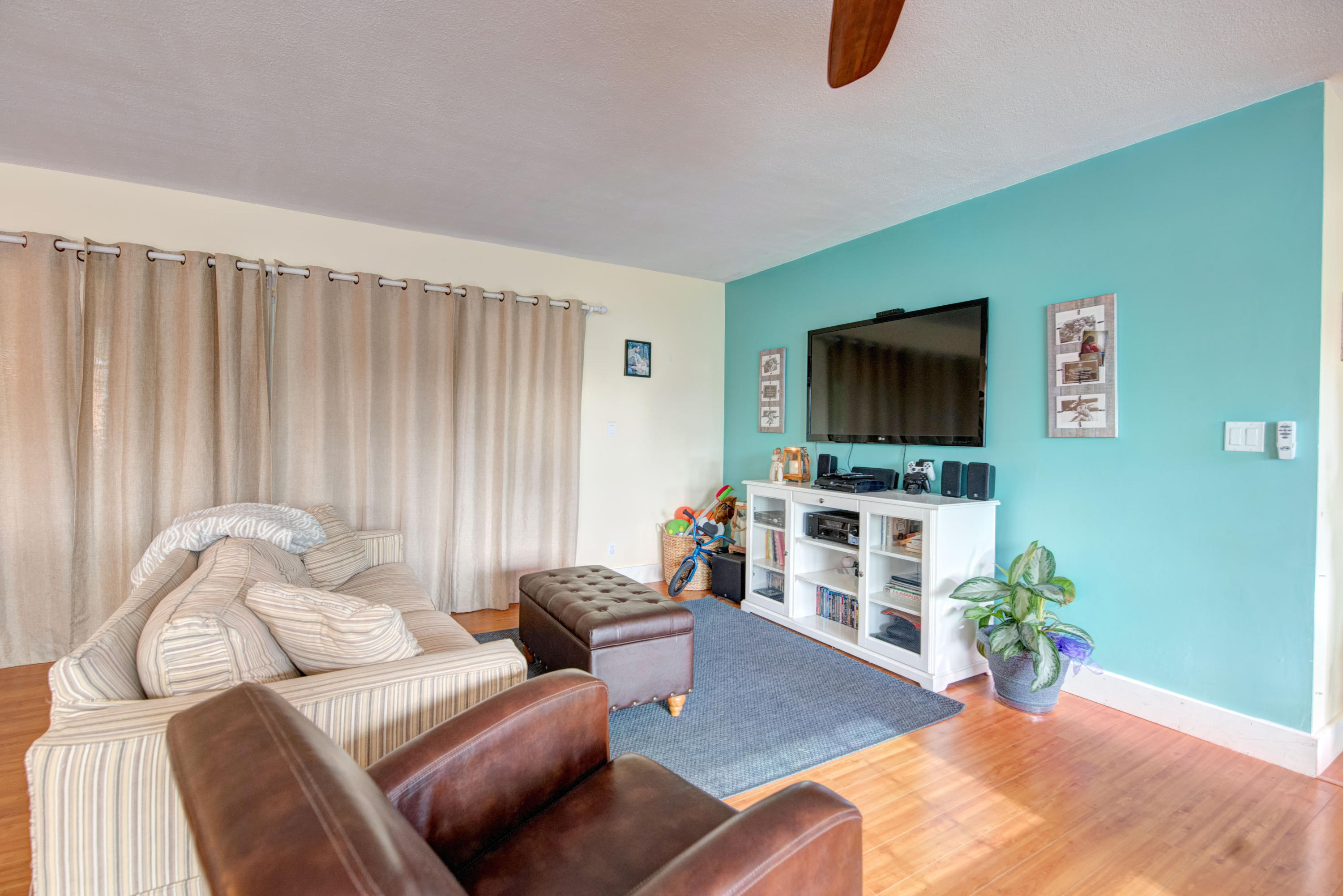 19882 Seabrook Road Jupiter, FL 33469 - Photo 11 of 17 13 Living Room