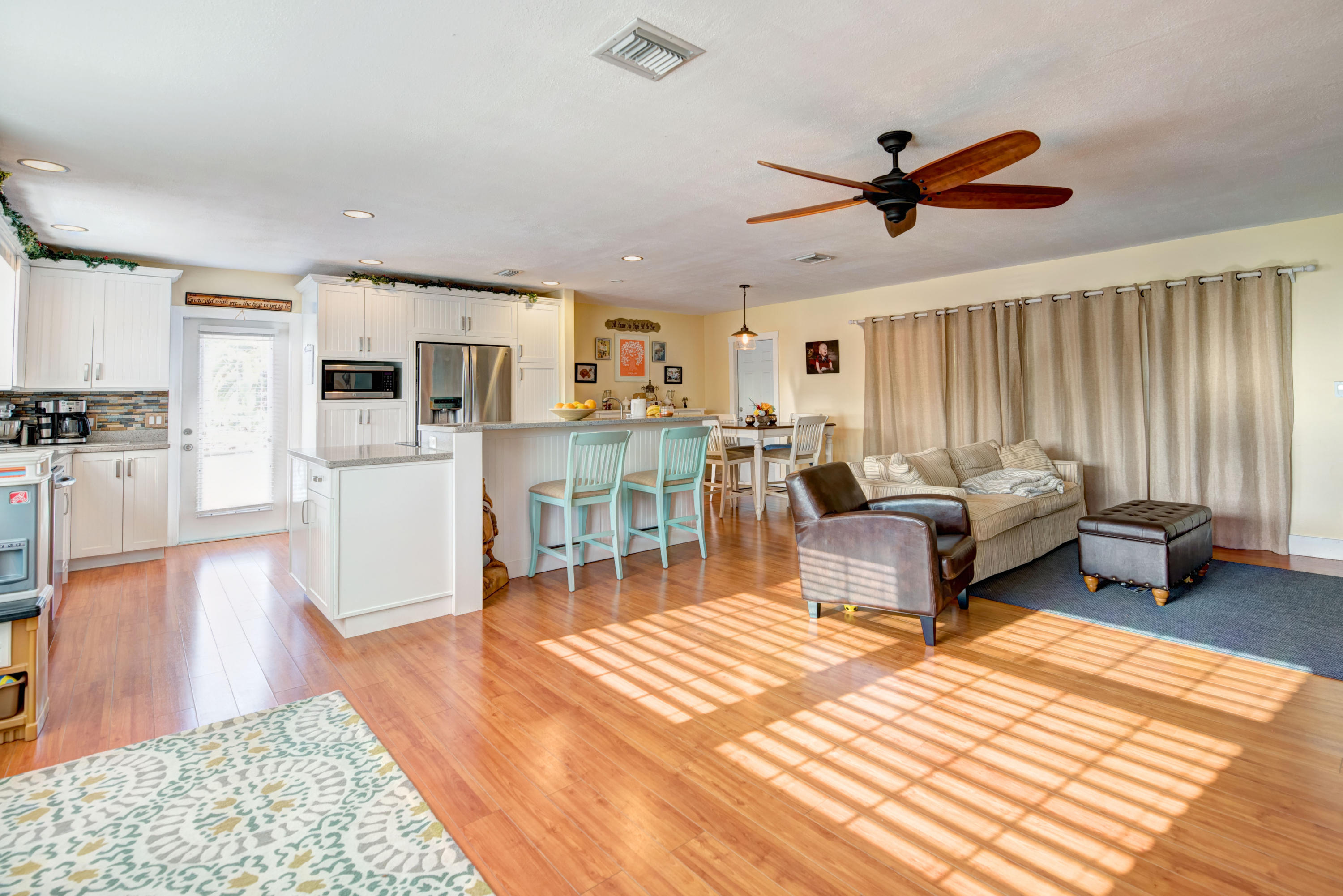 04 Living Room