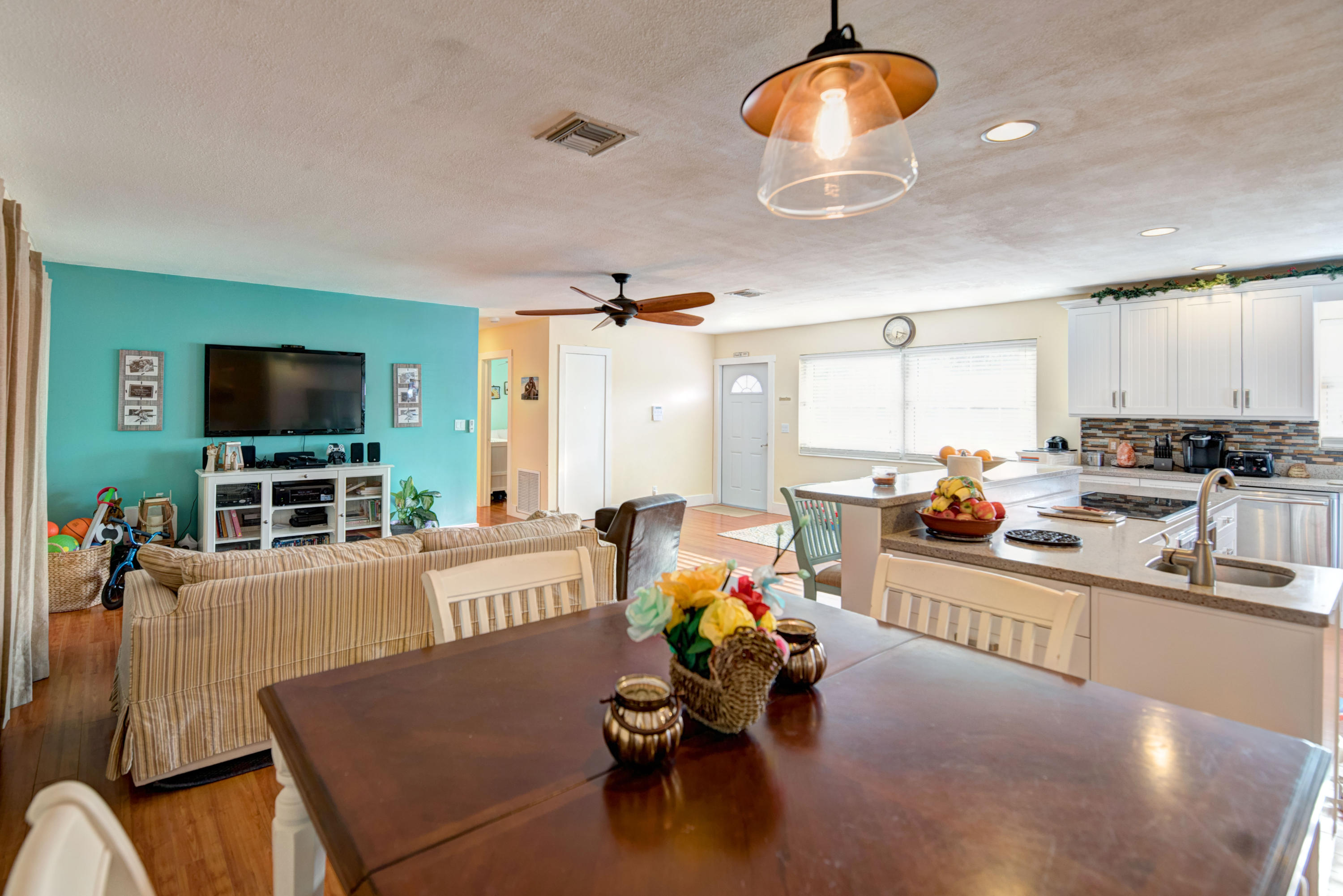 19882 Seabrook Road Jupiter, FL 33469 - Photo 9 of 17 10 Dining Area