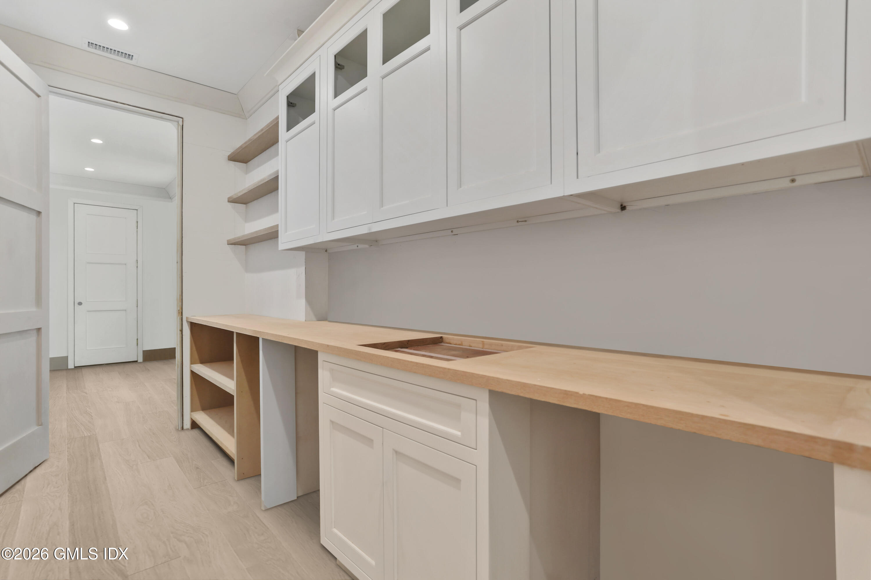 112 Sheep Hill Road Riverside, CT 06878 - Photo 9 of 30 21-23