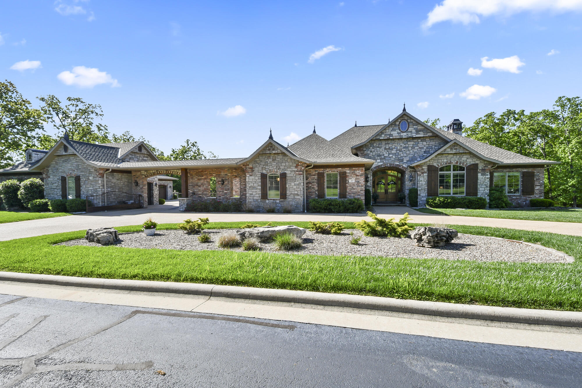 203 Secret Lane Reeds Spring, MO 65737 - Photo 4 of 76 Grand but not Ostentatious