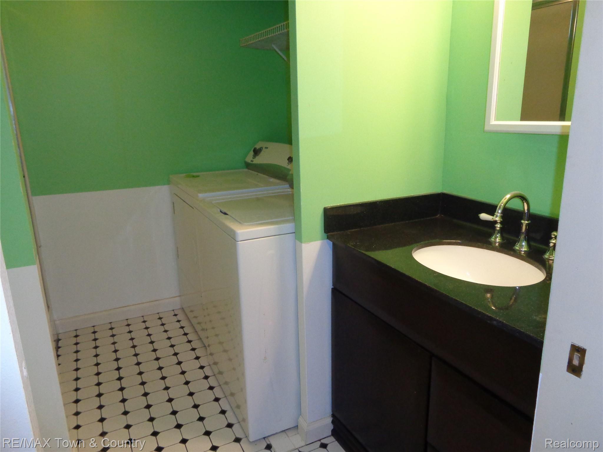 7375 Gillette Road Flushing, MI 48433 - Photo 21 of 28 DSC02972.JPG