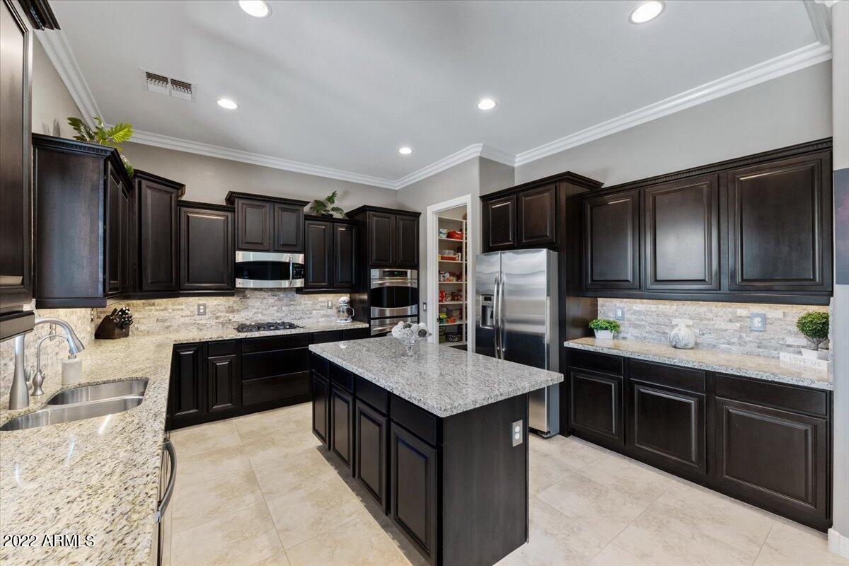 3167 East Warbler Road Gilbert, AZ 85297 - Photo 5 of 18 Kitchen