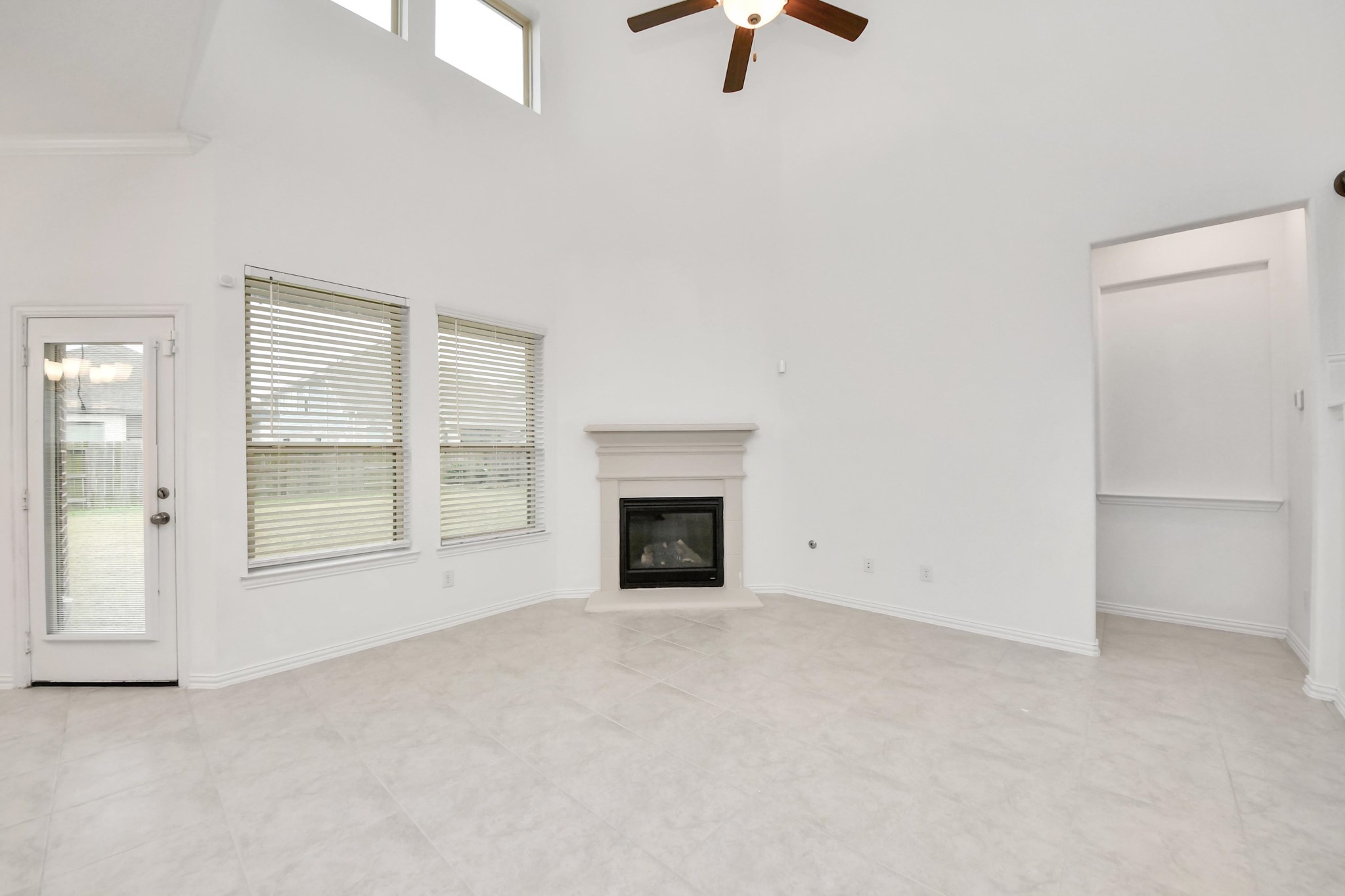 11918 Red Admiral Road Humble, TX 77346 - Photo 10 of 50 Living Room
