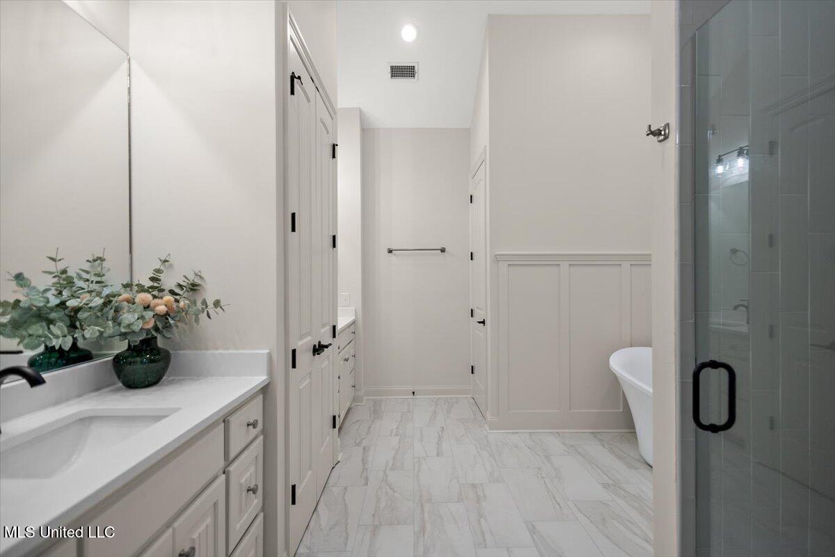 6603 Wirtz Road Flowood, MS 39232 - Photo 15 of 35 Primary bath