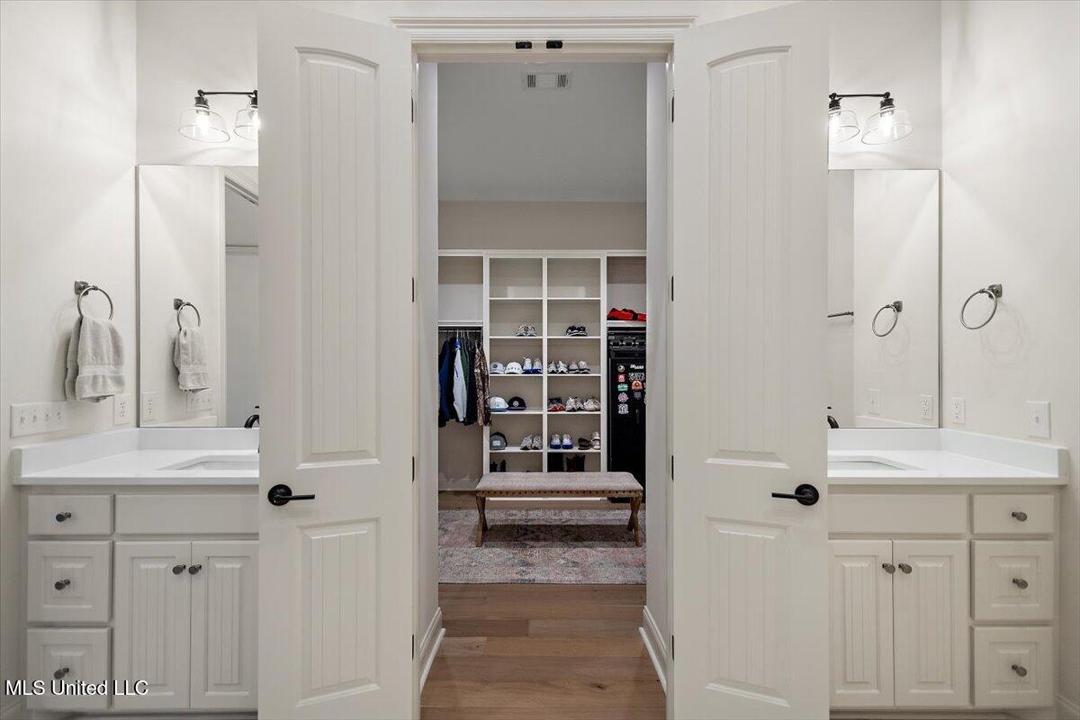 6603 Wirtz Road Flowood, MS 39232 - Photo 18 of 35 Primary bath/closet