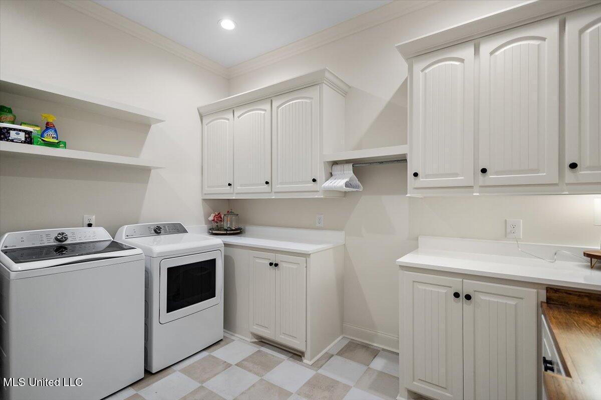6603 Wirtz Road Flowood, MS 39232 - Photo 20 of 35 Laundry room