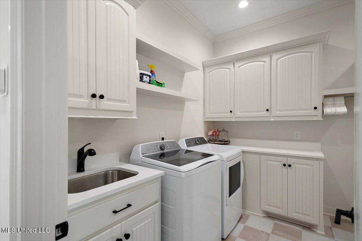 6603 Wirtz Road Flowood, MS 39232 - Photo 21 of 35 Laundry room