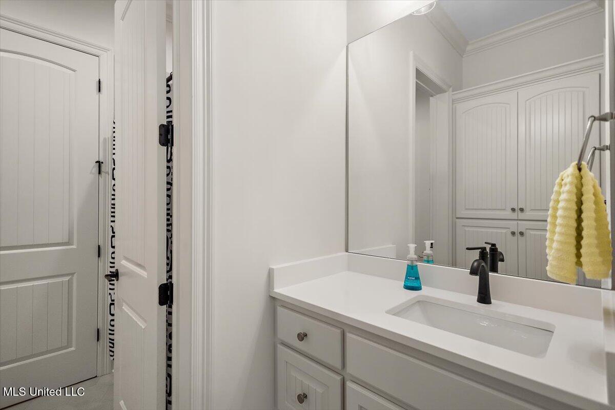 6603 Wirtz Road Flowood, MS 39232 - Photo 24 of 35 Jack & Jill bath