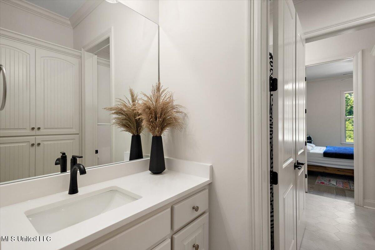 6603 Wirtz Road Flowood, MS 39232 - Photo 25 of 35 Jack & Jill bath