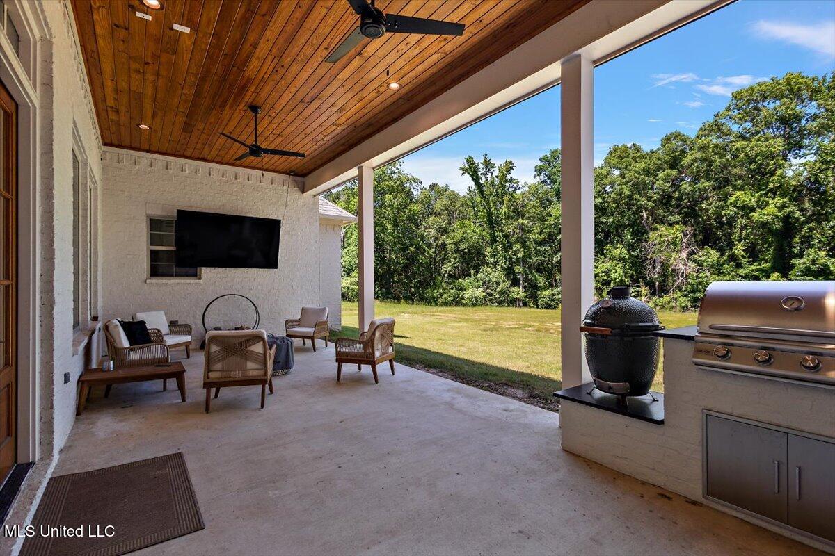 6603 Wirtz Road Flowood, MS 39232 - Photo 27 of 35 Back porch