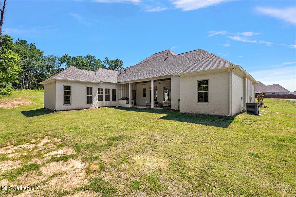 6603 Wirtz Road Flowood, MS 39232 - Photo 31 of 35 Private backyard