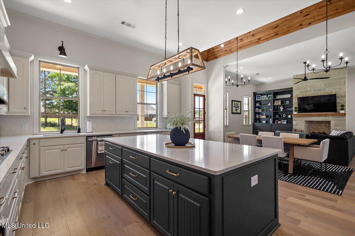 6603 Wirtz Road Flowood, MS 39232 - Photo 6 of 35 Kitchen into main area