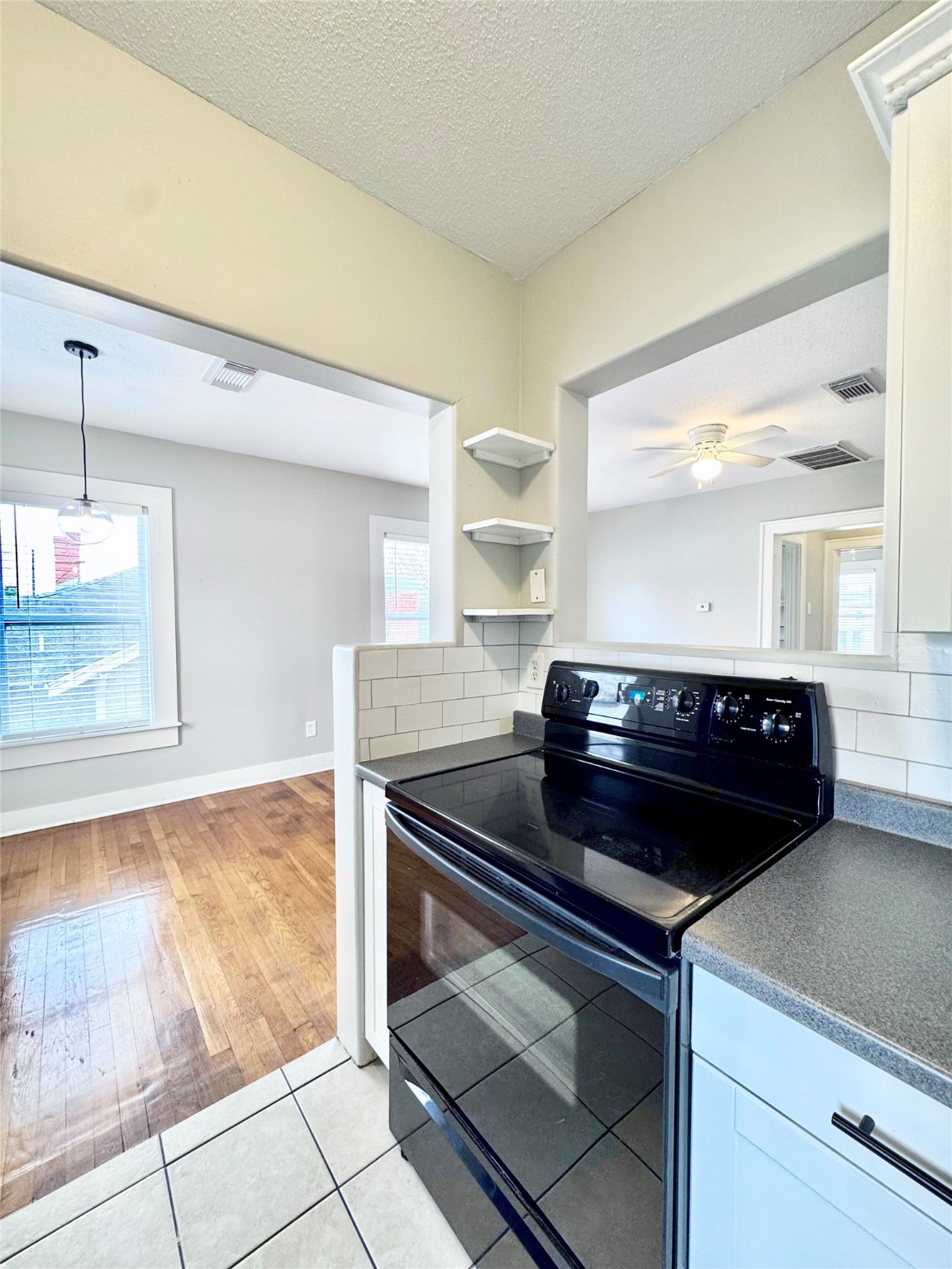 629 East 11th Street, Unit 4 Houston, TX 77008 - Photo 12 of 29 Kitchen although small is very open to living spaces with the convenient pass-thru opening above stove to serve up delicious meals!