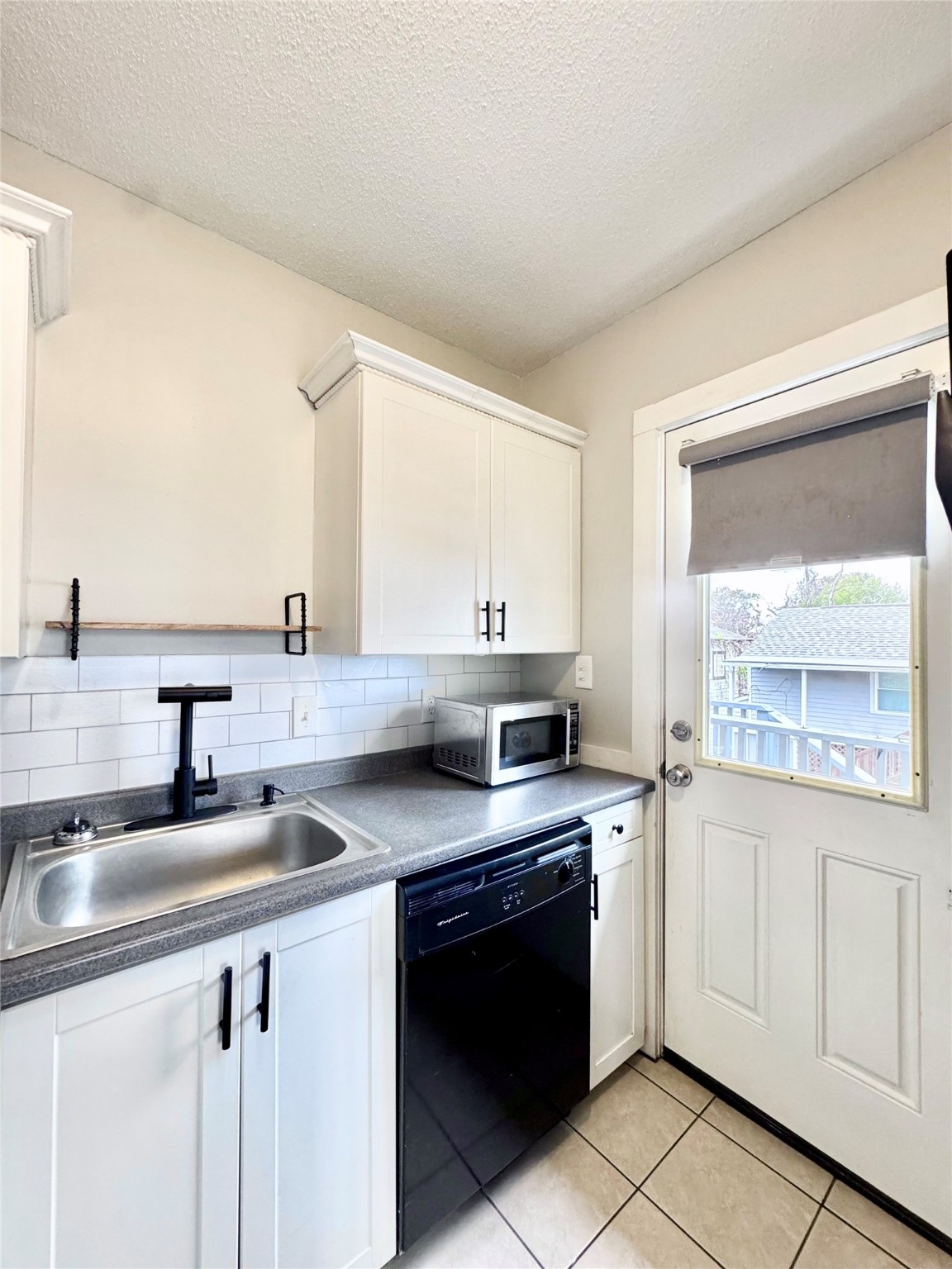 629 East 11th Street, Unit 4 Houston, TX 77008 - Photo 16 of 29 a kitchen with stainless steel appliances granite countertop a sink and a stove