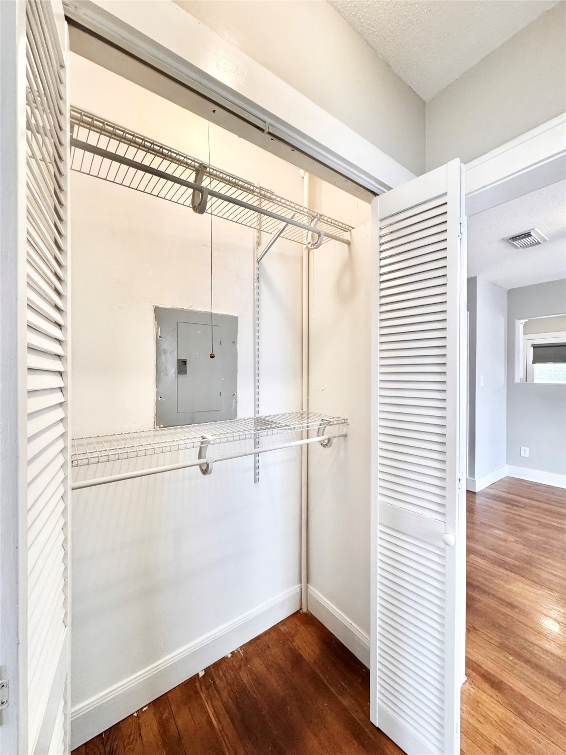 629 East 11th Street, Unit 4 Houston, TX 77008 - Photo 19 of 29 ... great sized closet!