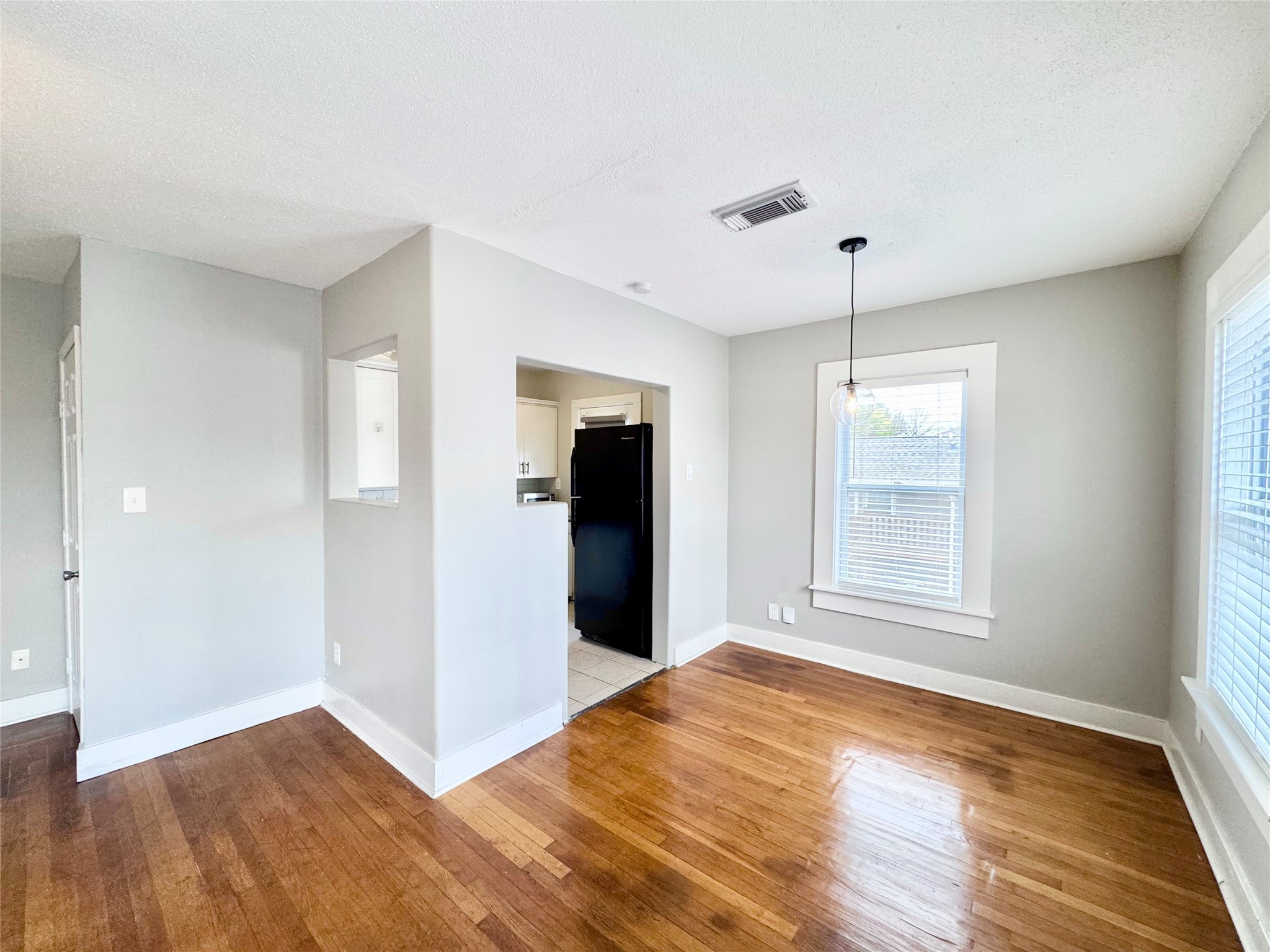 629 East 11th Street, Unit 4 Houston, TX 77008 - Photo 10 of 29 Dining niche open to living area and kitchen as well! Note the pass-thru opening visually connecting kitchen and living so the person making the meals doesn't have to feel left out!