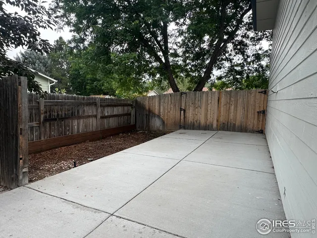 a view of backyard space