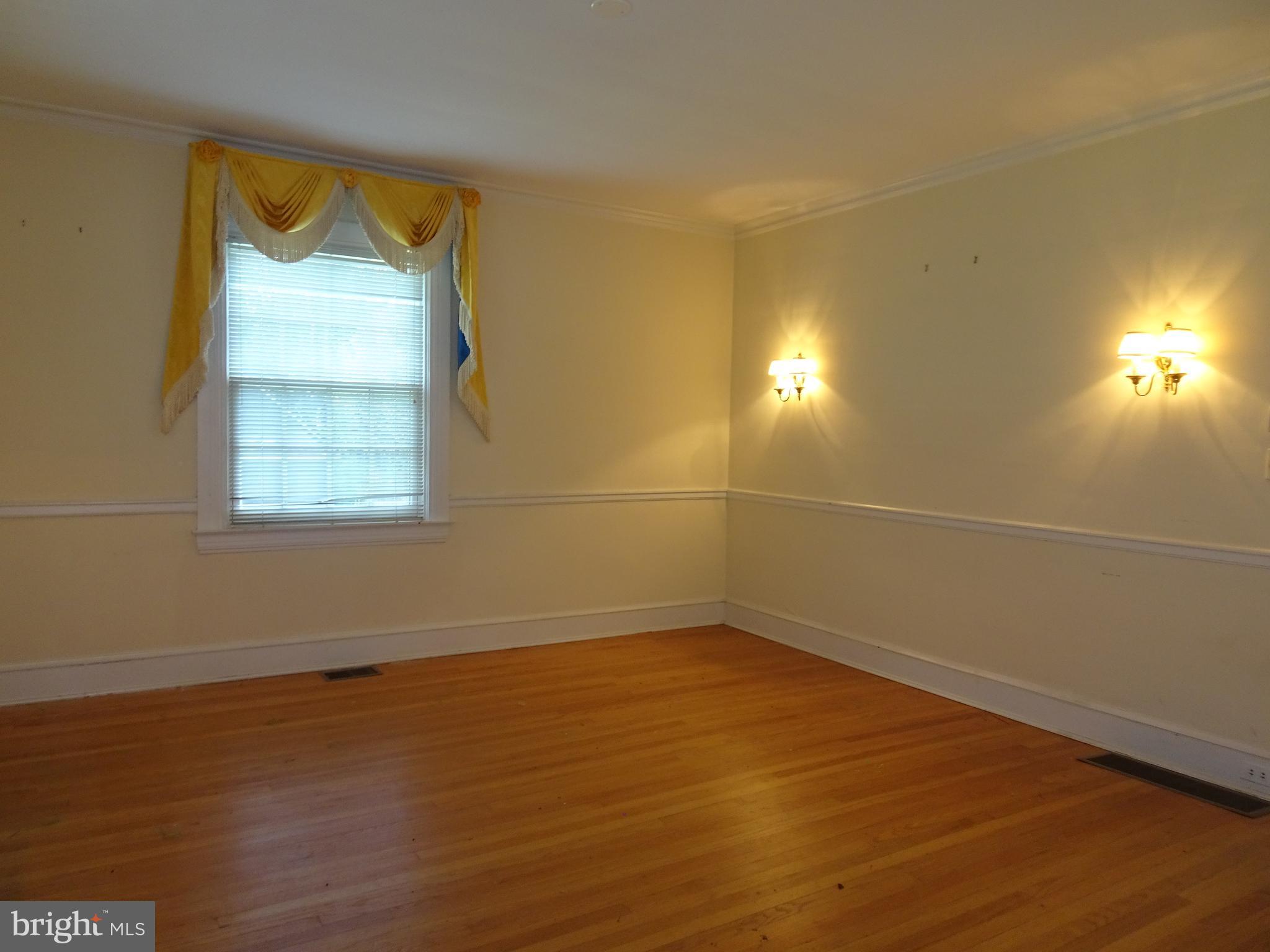 343 Tunbridge Road Baltimore, MD 21212 - Photo 11 of 39 LARGE DINING ROOM GREAT FOR ENTERTAINING