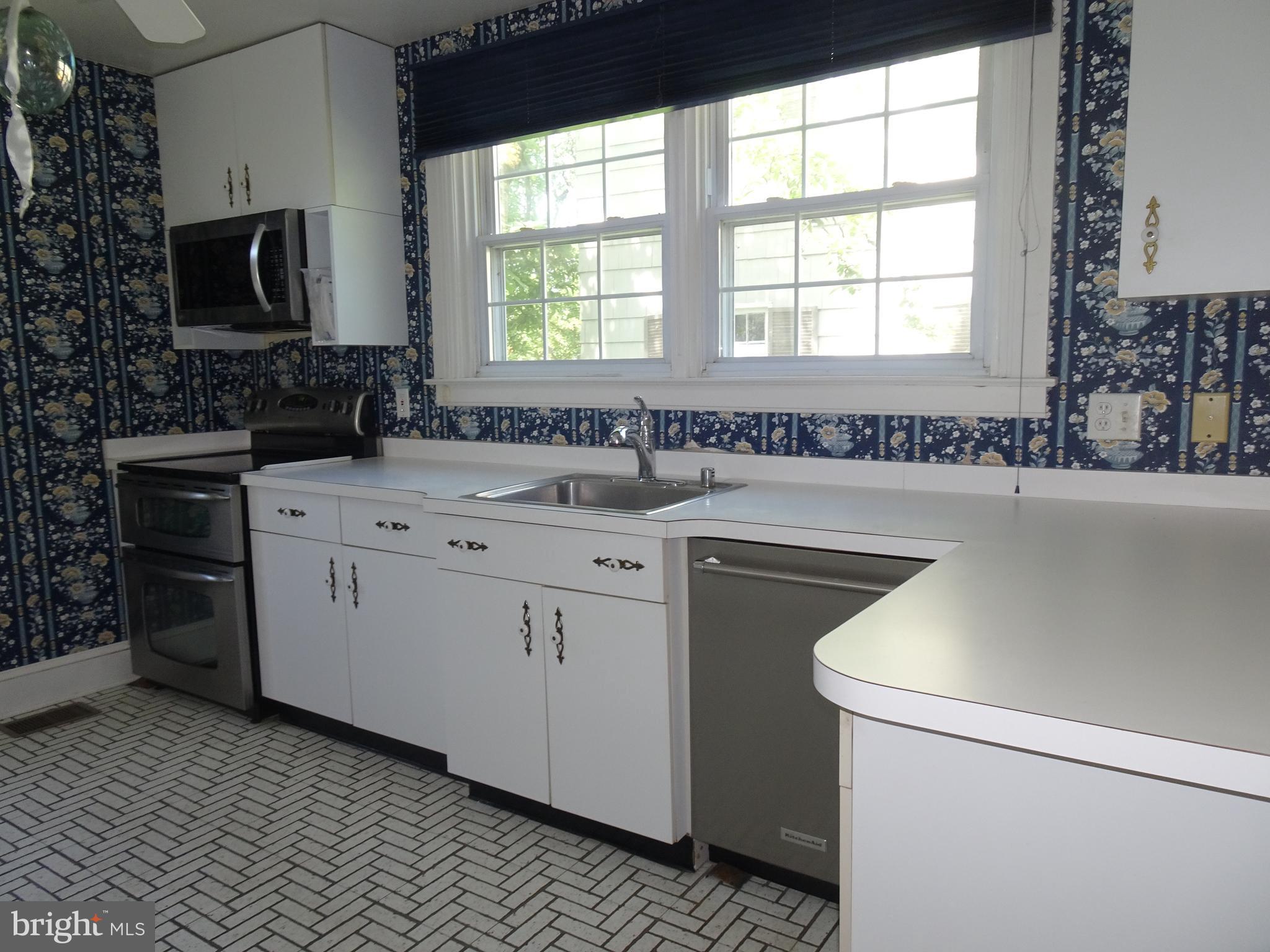 343 Tunbridge Road Baltimore, MD 21212 - Photo 13 of 39 BRIGHT KITCHEN WITH NEW WINDOWS OVER THE SINK