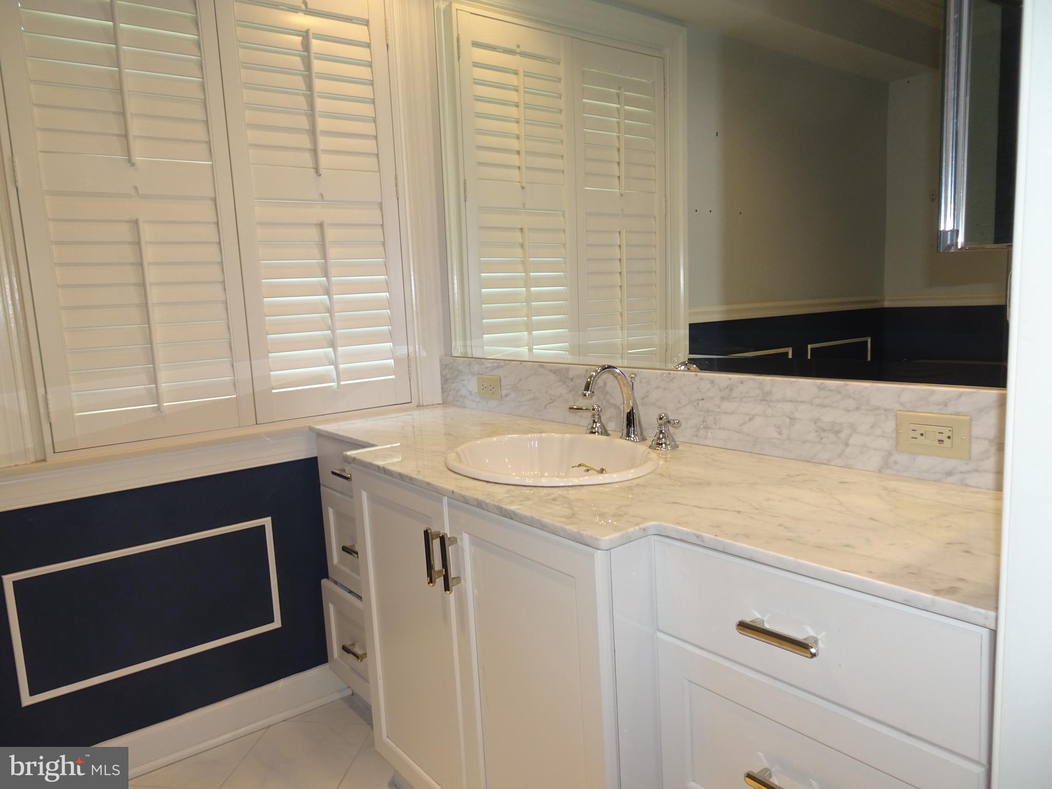343 Tunbridge Road Baltimore, MD 21212 - Photo 21 of 39 MASTER VANITY WITH GOOD STORAGE