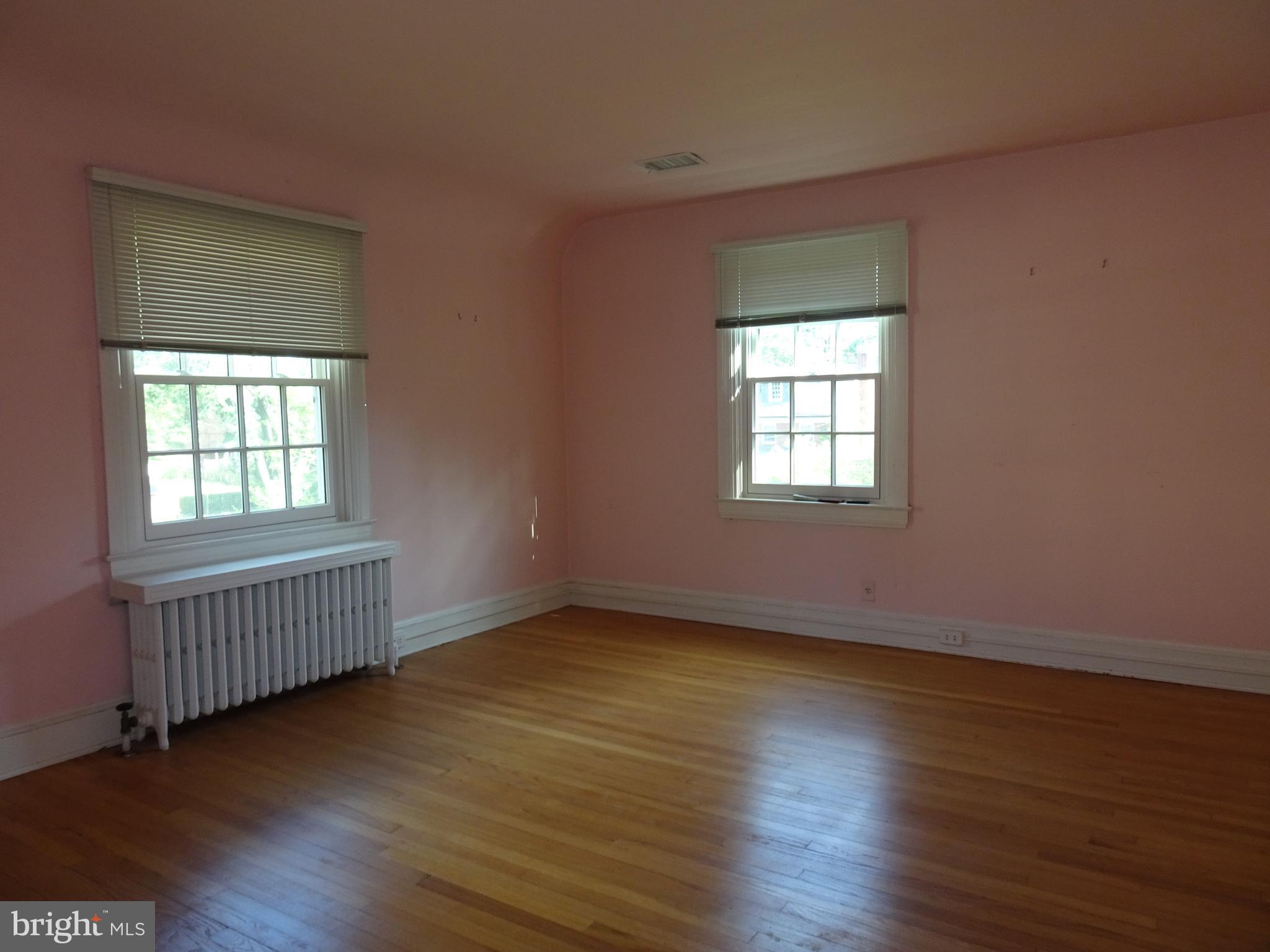 343 Tunbridge Road Baltimore, MD 21212 - Photo 23 of 39 THIRD BEDROOM WITH WOOD FLOORS