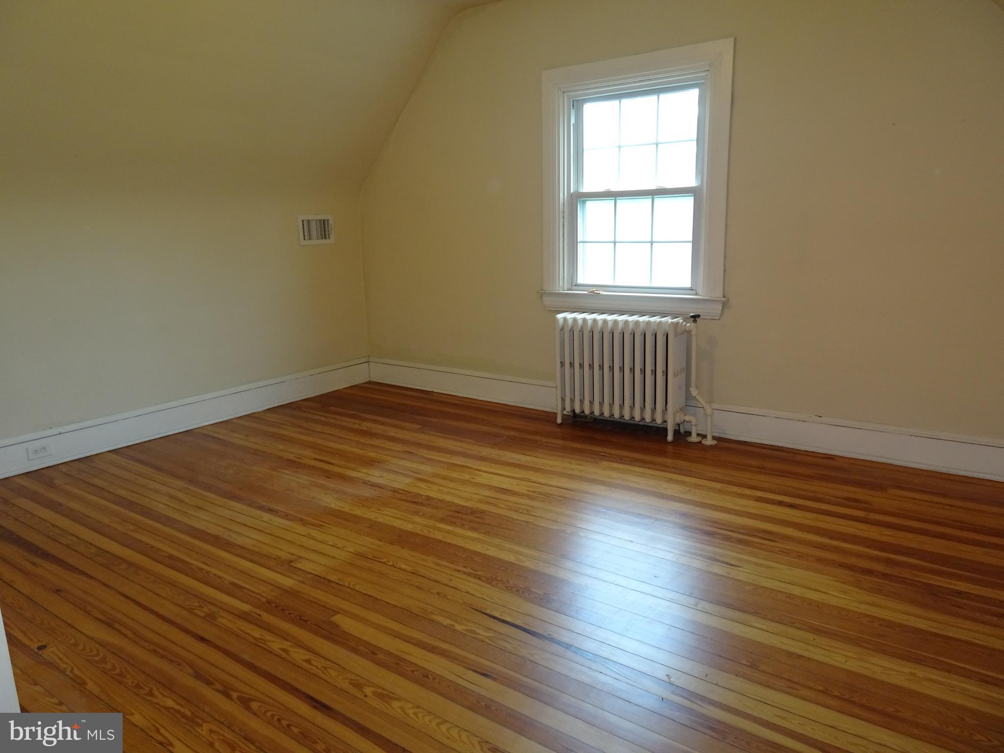343 Tunbridge Road Baltimore, MD 21212 - Photo 28 of 39 THIRD FLOOR OFFERS TWO BEDROOMS
