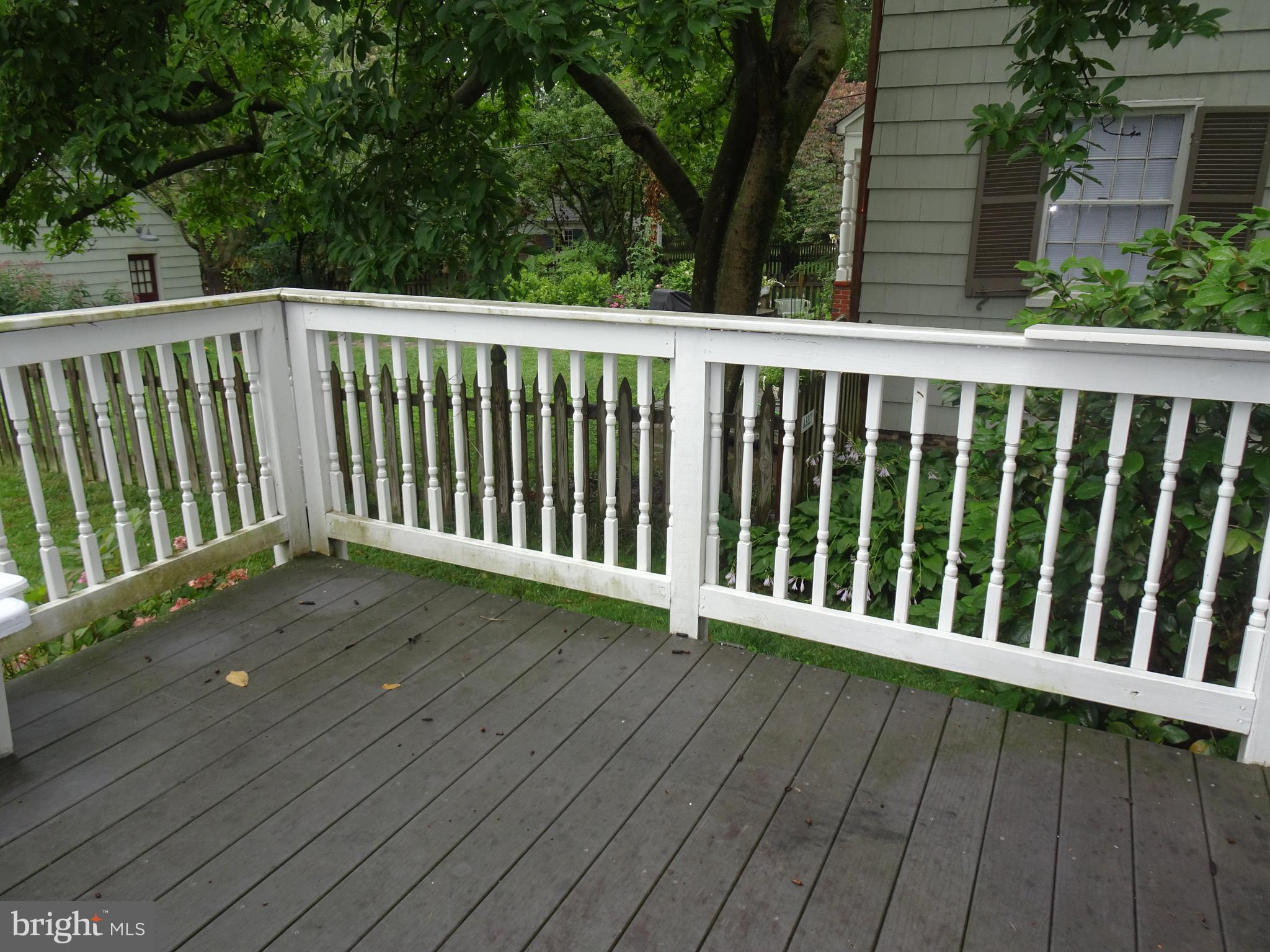343 Tunbridge Road Baltimore, MD 21212 - Photo 32 of 39 TREX DECK OFF OF THE KITCHEN INTO THE YARD