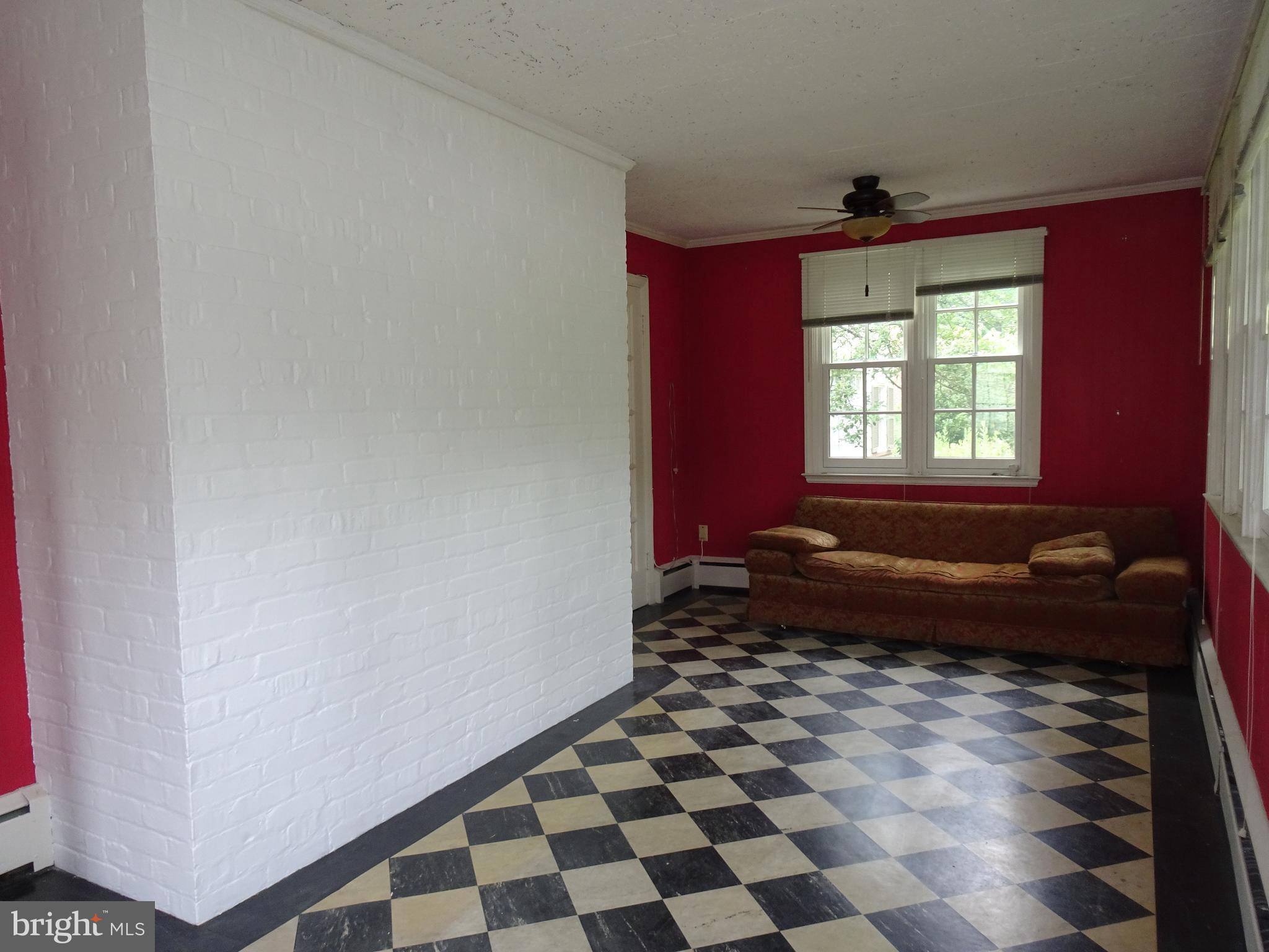 343 Tunbridge Road Baltimore, MD 21212 - Photo 10 of 39 EASY ACCESS FROM TWO SIDES INTO THE LIVING ROOM
